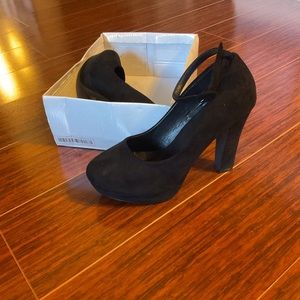 Closed Toe Platform Pumps